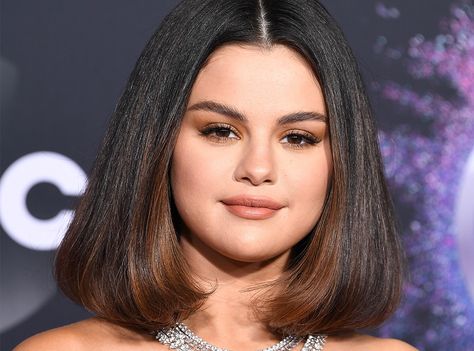 Hairstyle For Round Face, Round Face Celebrities, Short Nose, Round Face, Selena Gomez, Celebrities, Hair