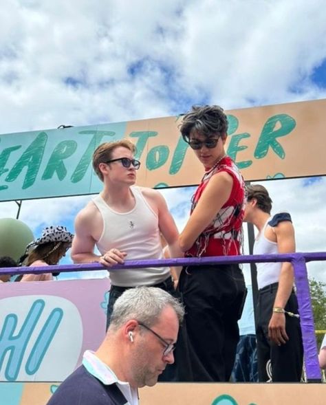 Heartstopper London Pride, Heartstopper Cast At Pride, Pride 2023, Heartstopper Cast, London Pride, Heart Stopper, Young Royals, Kit Kat, Shows On Netflix