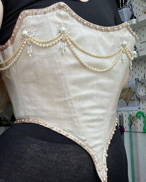 Simone Maria on Instagram: "I decorated my 1896 silk corset bodice with pearls and beads along the edges ✨ I might add more pearls later, but it will depend on the style of the skirt 😊 This project is made in collaboration with @muse.opheliaelysian who inspired me to start this project, and has helped me throughout the creative process ✨ #historicalcorsets #corset #corsetry #silk #historical #historicalcostume #historicalcostuming #19thcentury #18thcentury #pearls #1890sfashion #1890s #sewing # Haute Couture Corset, Pearls Corset, Pearl Bodice, Pearl Corset, Make A Corset, Corset Aesthetic, Beaded Corset, Silk Corset, Image Swag