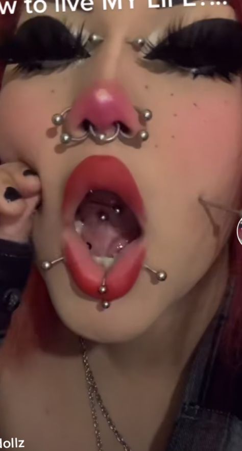 Mandible Piercing, Alien Beauty, Split Tongue, Body Modification Piercings, Piercing Face, Stars Converse, Lip Piercing Jewelry, Tooth Gems, Face Piercings