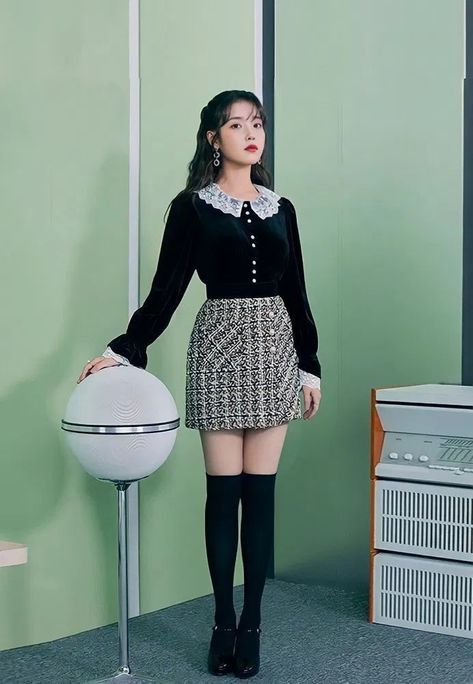 Iu Clothes, Iu Style, Iu Outfits, Rich Girl Outfit, Iu Kpop, Kpop Clothing, Safety Shorts, Outfit Kpop, 2015 Outfits