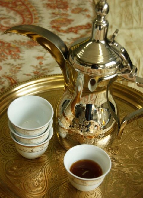 How to Prepare and Enjoy Arabic Coffee. I'll have to try this; I love cardamom!  #saffronroad Coffee Around The World, Coin Café, 1001 Nights, Arabian Food, Arabic Coffee, Eastern Cuisine, Ice Coffee Recipe, Middle Eastern Recipes, Arabic Food