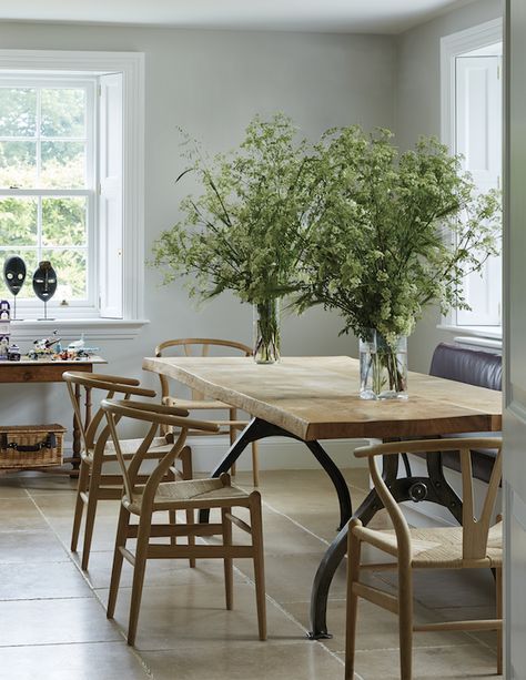 A Slice of England India Hicks Farmhouse Dining Room Wegner Chair, India Hicks, England Homes, English Country House, Wishbone Chair, Dining Room Design, Architectural Digest, Pablo Picasso, Room Table