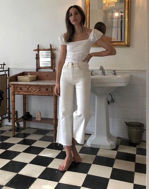 An All-White Instagram Look You'll Want to Live In All White Outfit, Easy Style, White Outfit, Instagram Look, Instagram Outfits, Winter Trends, Summer Fits, Jeans Boyfriend, White Outfits