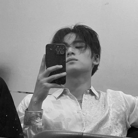 Mingyu Black And White Icon, Mingyu Hot Pics, Kpop Seventeen, Icon Profile, Kim Min Gyu, Kim Mingyu, Seventeen Magazine, Gray Aesthetic, Mingyu Seventeen