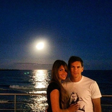 Good Night everyone !!! 😍❤ . . . . #lionelmessi #leomessi #messi #antonellaroccuzzo #antonelaroccuzzo #antoroccuzzo #thiagomessi��… Messi Antonella, Messi And Antonella, Messi And Wife, Antonella Messi, U Of M Football, Lionel Messi Family, Lio Messi, Antonella Roccuzzo, Football Couples