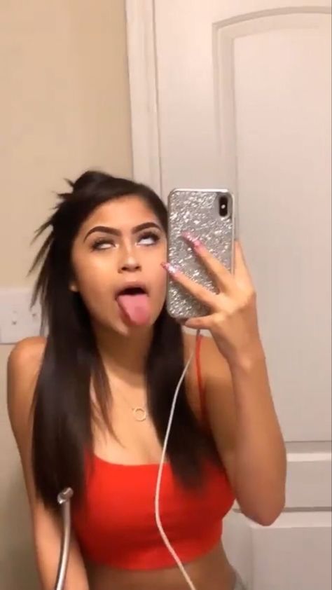 Anime Tounge Out Face, Chicas Punk Rock, Kissy Face, Mexican Girl, Real Girls, Cute Selfie Ideas, Pretty Face, Pretty People, How To Look Better