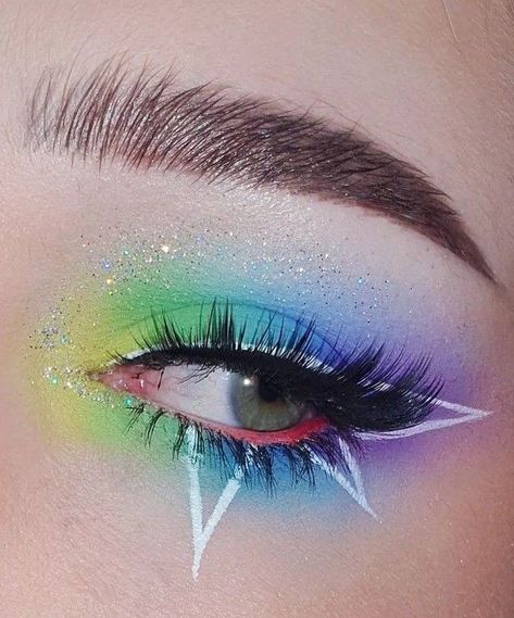 Cool Eyeshadow Looks Creative, Pride Make Up, Very Easy Makeup, Smokey Makeup, Shadow Makeup, Make Up Ideas, Cute Eye Makeup, Graphic Makeup, Work Makeup