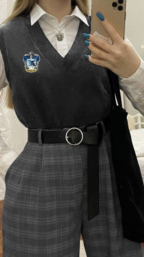 Cute Gryffindor Uniform, Gryffindor Outfit Uniform, Hogwarts School Uniform, Hufflepuff Uniform, Ravenclaw Uniform, Modern Hogwarts, Slytherin Uniform, Harry Potter Uniform, Gryffindor Uniform