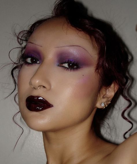 90s Purple Eyeshadow, Purple Eyeshadow Red Lips, Purple Gothic Makeup, New Romantic Makeup, Red And Purple Makeup, Dark Purple Eyeshadow, Victorian Vampire Makeup, Purple Alt Makeup, Dark Purple Makeup