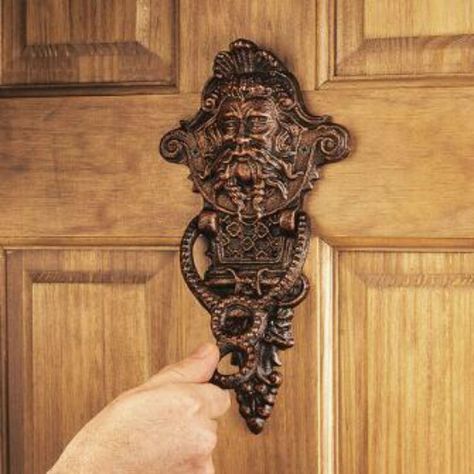 Install an expensive looking door knocker. Easy Home Upgrades, Ornate Door, Antique Door Knockers, Lion Door Knocker, Aesthetic Door, Door Knobs And Knockers, Ocean Aesthetic, Antique Door, Design Toscano