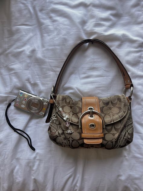 Y2k Bag Outfit, Thrift Bags, Coach Bags Aesthetic, Coach Vintage Handbags, Y2k Shoulder Bag, Vintage Designer Bags, Dream Bag, Luxury Bags Collection, Vintage Coach Bags