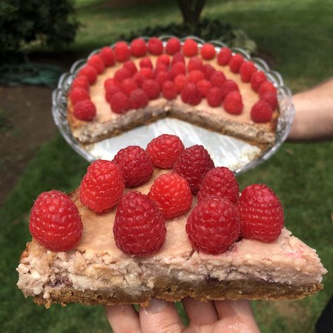 Gluten-Free RASPBERRY CHEESECAKE Gluten Free Raspberry Cheesecake, No Bake Banana Pudding Cheesecake, Banana Pudding Cheesecake Bars, Brownie Swirl Cookies, Gf Graham Crackers, Gluten Free No Bake, Gluten Free Brownie, Swirl Cookies, No Bake Banana Pudding