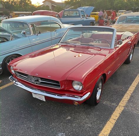 Ford Old Cars, Red Ford Mustang Convertible, Convertible Vintage Car, 70s Cars Aesthetic, Vintage Red Mustang Aesthetic, Old Retro Cars, 1965 Ford Mustang Convertible Red, Mustang Cars Classic, Classic Mustang Convertible