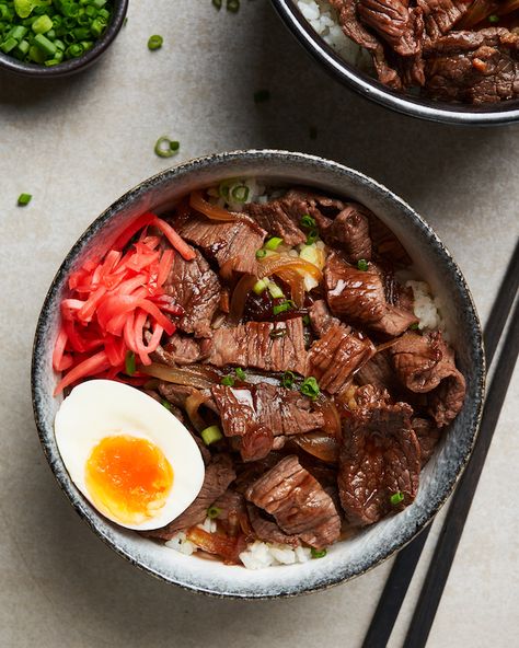 Beef And Rice Bowl, Beef Rice Bowl Recipe, Wagyu A5, Rice Bowl Recipes, Rice Bowl Recipe, Kung Pao Chicken Recipe, Marion Grasby, Beef Bowl, Japanese Beef