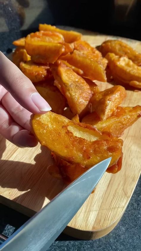 Spicy Potato Wedges, Resep Vegan, Beans And Potatoes, Easy Keto Diet, Quick Recipes Snacks, Low Carb Foods, Think Food, Potato Wedges, Delicious Snacks