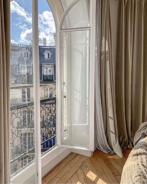 Paris Penthouse, Parisian Interior, French Apartment, Paris Home, Apartment In Paris, Parisian Apartment, Paris Apartments, Dream Apartment, World Of Interiors