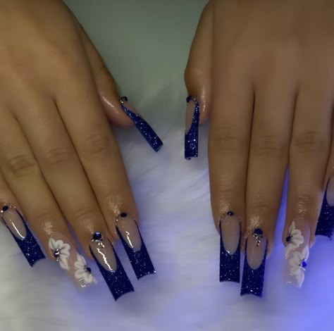 Marine Blue Nails Acrylic, Dark Blue Nails For Quince, Latina Baddie Nails Acrylic, Royal Blue Acrylic Nails 3d Flower, Royal Blue Acrylic Nails Quinceanera, Blue French Nails With Design, Prom Nails Acrylic Dark Blue, Dark Blue Quinceanera Nails, Latina Nail Designs Blue