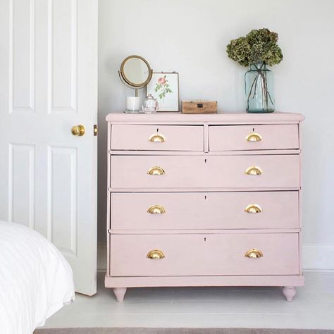 Zara Bedroom, Bedroom Charcoal, Edinburgh House, Pink Chest Of Drawers, Sisters Bedroom, Last Choice, Chest Of Drawers Decor, Upcycle Desk, Singapore House