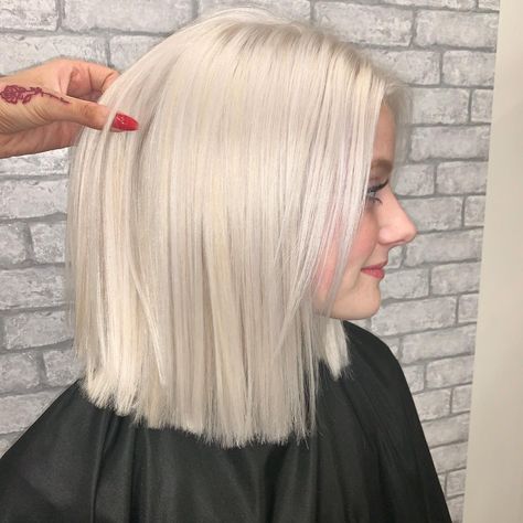 Platinum Blonde Lob, Platinum Blonde Hair Short, Platinum Blonde Short Hair, Platinum Blonde Bob, Short Platinum Blonde Hair, Blonde Bob Haircut, Silver Blonde Hair, Icy Blonde Hair, White Blonde Hair