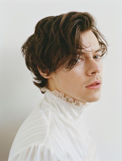 Harry Styles // Rolling Stones photoshoot 2017 Harry Styles Haircut, Harry Styles One Direction, Hair Cuts 2017, Gambar One Direction, One Direction Harry Styles, Harry Styles Wallpaper, One Direction Harry, Harry Styles Pictures, Harry Styles Photos