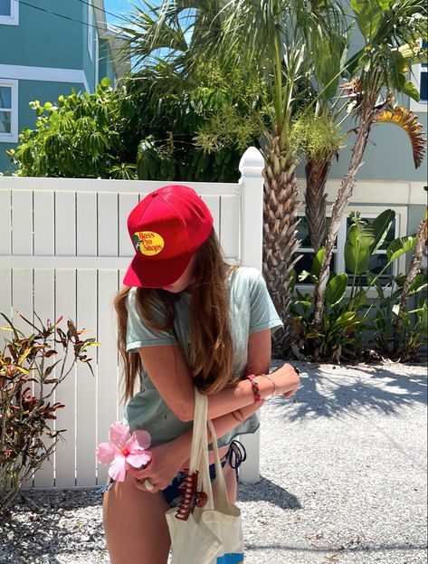 Backwards Hat, Aesthetic Country, Country Hats, Hat Aesthetic, Cap Outfit, Hawaii Tropical, Cowgirl Aesthetic, Girl With Brown Hair, Pink Cap