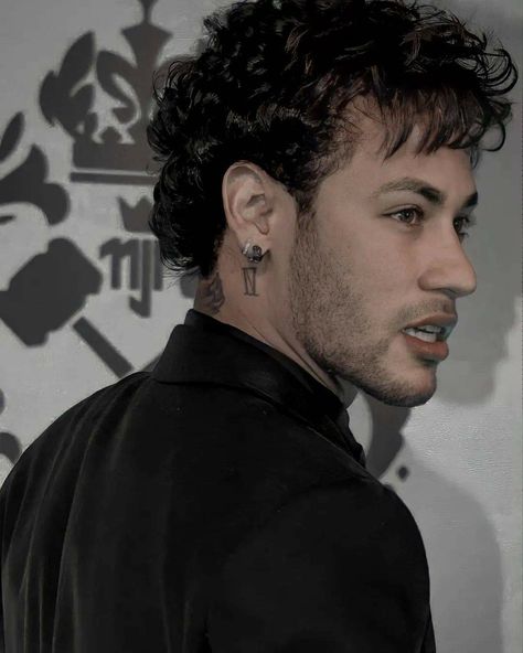 Neymar Profile, Neymar Jr Hairstyle, Neymar Pic, Neymar Videos, Scarf Aesthetic, Neymar Barcelona, Cr7 Vs Messi, Big Nose Beauty, Danny Ocean