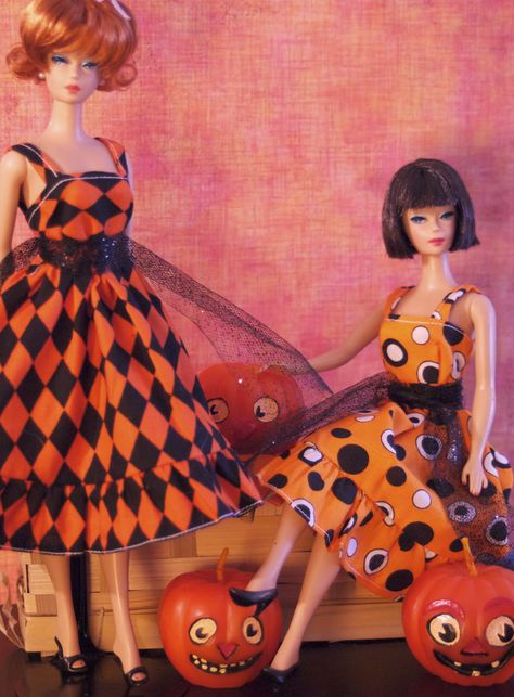 Halloween Barbie Dolls, Barbie Scenes, Celebrity Barbie Dolls, Halloween Barbie, Halloween Dresses, Redhead Doll, Vintage Barbies, Barbie Dresses, Barbie Halloween