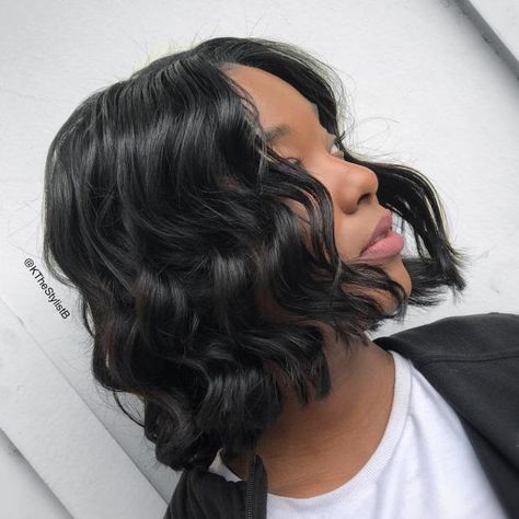 Bob Hairstyles For Black Women, Hair Adviser, Black Bob, Wavy Bob Hairstyles, Medium Bob Hairstyles, Hairstyles Women, Wavy Bobs, Penteado Cabelo Curto, Curly Bob Hairstyles