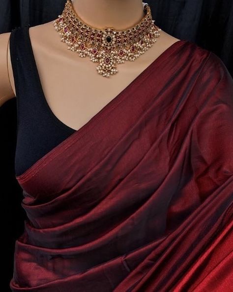 Two tone malai silk sarees . Find this sarees in our website. Www.thejacouture.in> malai silk sarees #silksarees #twotonesarees #malaisilksaree #plainsarees #sareelove #softsarees #easytodrape Maroon Saree Jewellery Ideas, Brown Necklace Jewelry, Maroon Silk Saree, Desi Fits, Maroon Saree, Saree Jewellery, Saree Designs Party Wear, Brown Necklace, Prom Night