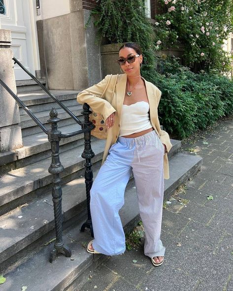 Everyone's Agreeing on This Controversial Pajama-Pant Trend | Who What Wear Summer Brunch Outfits, Pajama Pants Outfit, 2024 Ootd, Stripe Pants Outfit, Perfect Travel Outfit, Summer Brunch Outfit, Striped Pajama Pants, Brunch Outfits, Cotton Pajama Shorts