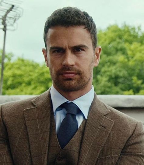 Old School Hairstyles, Theodore James, Men Haircut Curly Hair, The Gentlemen, Gentleman Aesthetic, Boy Celebrities, Men Haircut Styles, Theo James, David Gandy