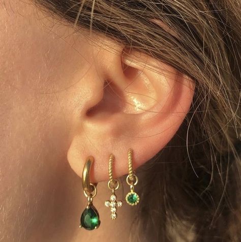 Makeup Pinterest, Cool Ear Piercings, Cute Ear Piercings, Earrings Aesthetic, Nail Jewelry, Dope Jewelry, Prom Makeup, Girly Jewelry, Jewelry Inspo