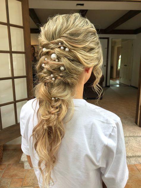 #tbmbrittany #mermaidhair #braids #braidstyles @pinkpewter #braidedhairstyle #weddinghairstyles Fairy Hairstyles, Mermaid Braids, Hairstyles For Weddings, Glitter Roots, Mermaid Ideas, Floral Hair Vine, Vintage Curls, Wedding Hair Makeup, Mermaid Braid