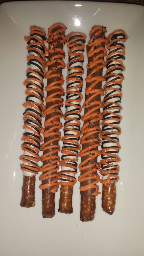 Safari Chocolate Covered Pretzels, Fall Pretzel Rods, Chocolate Pretzel Rods, Dipped Pretzels, Orange Theme, Chocolate Dipped Pretzels, Candy Ideas, Fox Birthday, Pretzel Dip