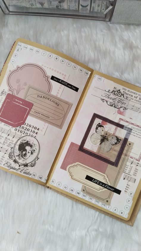 Scrapbook Beginner Scrapbooking, Scrapbook Themes, Scrapbooking Journal, Unique Journals, Bullet Journal Diy, Art Journal Techniques, Bullet Journal Writing, Scrapbooking Photo, Bullet Journal Lettering Ideas