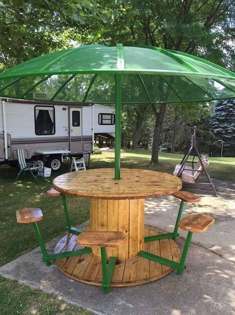 Wooden Spool Tables, Spool Furniture, Spool Tables, Cable Spool, Organize Everything, Wood Spool, Wooden Spools, Garden Cottage, Diy Backyard