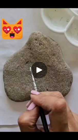 47K views · 715 reactions | Easy way to Paint Cute cat on rock😻🐈‍⬛️ #facebookreelsvideo | Little Rocks | Kim Sung Hwan · So Cute How To Paint A Cat On A Rock, Cat On Rock Painted Stones, Easy Stone Painting Ideas Cute, Cat Rock Painting Ideas, Rock Kunst, Pet Rock, Rock Videos, Stone Art Painting, Rock Painting Ideas Easy