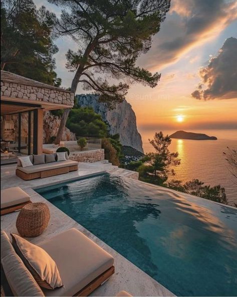 Bianca’s Lifestyle Greece Homes, Wealthy Life, Elegant Lifestyle, Beachfront House, Greek Villas, Dream Life House, Dream Beach Houses, Countryside House, 2024 Style