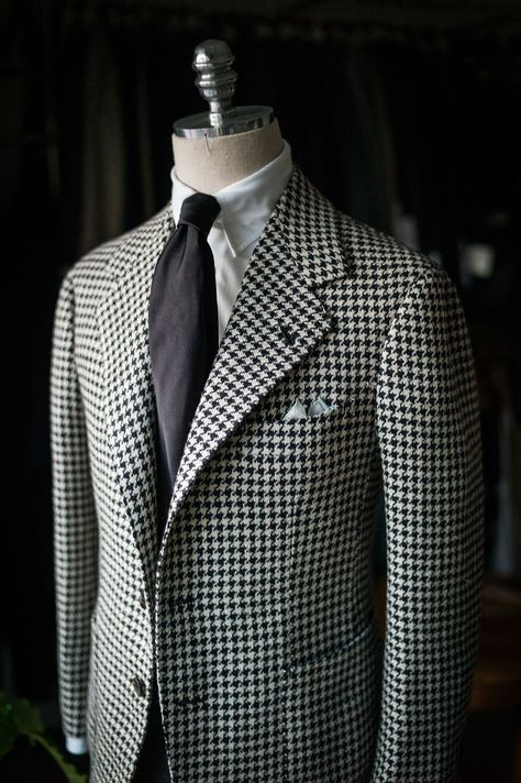 bntailor: “Bespoke hound tooth plaid sports coat ” Skin Rendering, Houndstooth Suit, Mens Dress Hats, Suit Styles, Choli Dress, Outwear Fashion, Mens Fashion Blazer, Designer Suits For Men, Bald Men