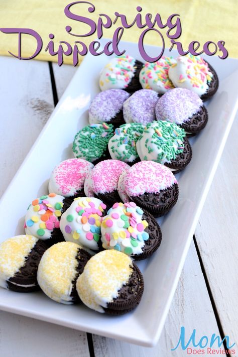 Spring Dipped Oreos #desserts #spring #cookies #diy #sprinkles #decorating Maybe golden Oreos instead Desserts Spring, Diy Sprinkles, Resepi Biskut, Easter Snacks, Easter Sweets, Dipped Oreos, Easter Desserts, Spring Cookies, Easter Baking