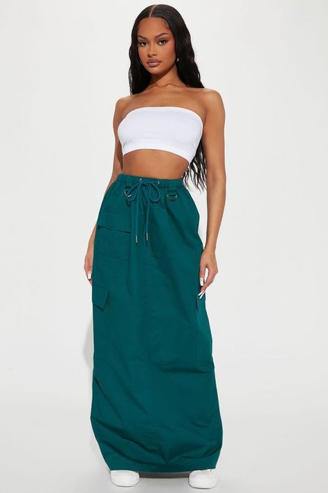 Long Cargo Skirt, Teal Fashion, Utility Skirt, Cute Dress Outfits, Effortlessly Chic Outfits, Utility Pockets, Ladies Clothes, Clothing Photography, Black Cargo