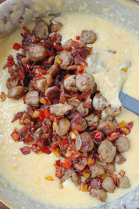 Cheesy Grits And Sausage, Breakfast Meal Prep Grits, Breakfast Ideas With Grits, Dirty Grits Recipe, Dinner With Grits, Grits Meal Prep, Grits Casserole Breakfast, Rotel Grits, Grit Casserole