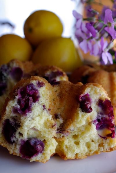 pale yellow interior of banana blueberry Bundt cake Pale Yellow Interior, Blueberry Bundt Cake Recipes, Blueberry Bundt, Blueberry Bundt Cake, Apple Bundt Cake, Mini Bundt, Mini Bundt Cakes, Yellow Interior, Bundt Cakes Recipes