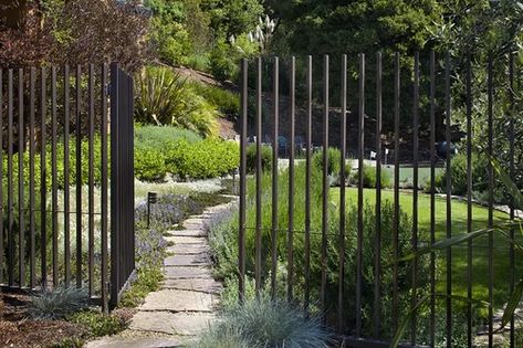 Hi. Could you tell me how this fence was constructed? Thanks ! Dog Yard Fence, Garden Entry, Fence Design Ideas, Front Fence, Dog Yard, Fence Screening, Front Yard Fence, Pool Garden, Pool Fence