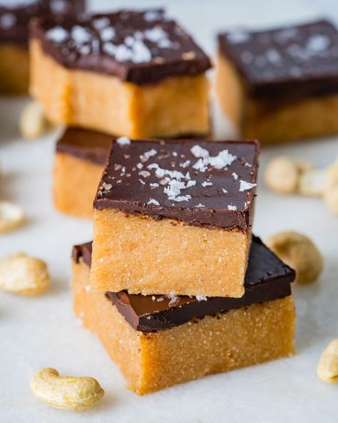 Eat Clean and LOVE Dessert Chocolate Cashew Butter Bars! - Clean Food Crush Chocolate Cashew Butter, Make Your Own Candy, Flourless Desserts, Chocolate Cashew, Clean Sweets, Clean Desserts, Healthier Sweets, Clean Dessert, Clean Snacks