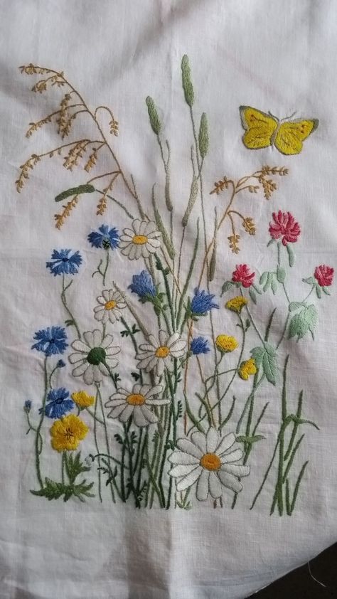 Diy Embroidery Designs, Diy Embroidery Patterns, Embroidered Quilts, Flowers Embroidery, Embroidery Flowers Pattern, Creative Embroidery, Needlepoint Patterns, Simple Embroidery, 자수 디자인