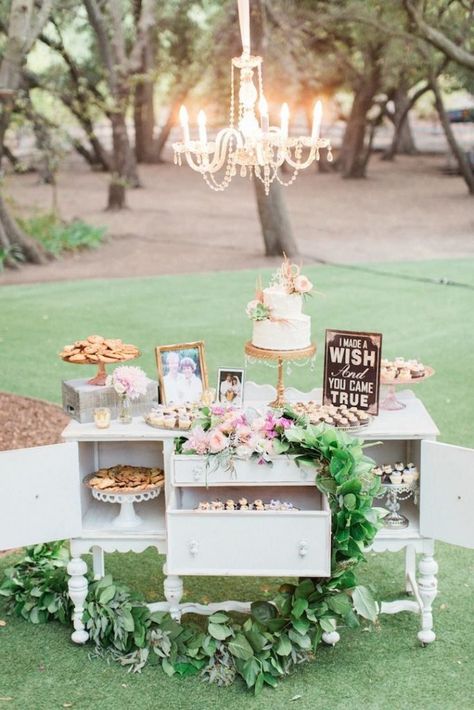 elegant vintage dessert table wedding ideas Vintage Chic Wedding, Cake Tables, Tables Wedding, Malibu Wedding, Wedding Cake Table, Boda Mexicana, Wedding Dessert Table, Wedding Dessert, Dessert Bar