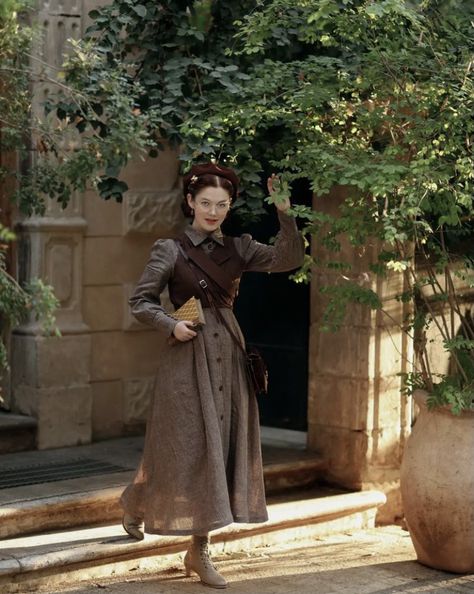 British Academia Aesthetic, Lotr Outfits, Chaleco Outfit, Academia Aesthetic Outfit, 1880s Fashion, Quirky Style, Wardrobe Goals, Old Fashion Dresses, Linen Fashion