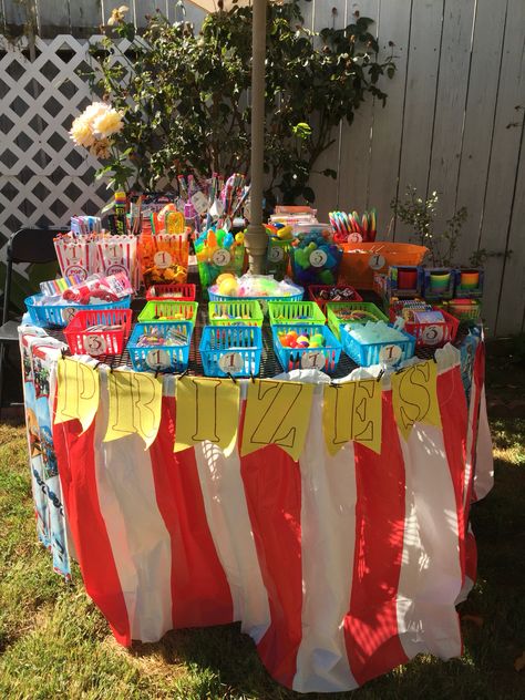 Carnival birthday party. Carnival game prizes. Prize table Circus Theme Birthday Cupcakes, Super Bowl Dessert, Carnival Birthday Party Games, Backyard Carnival, Circus Birthday Party Theme, Carnival Parties, Carnival Birthday Party Theme, Carnival Ideas, Carnival Birthday Party